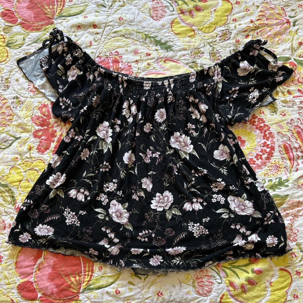 AE Floral Off-Shoulder Top